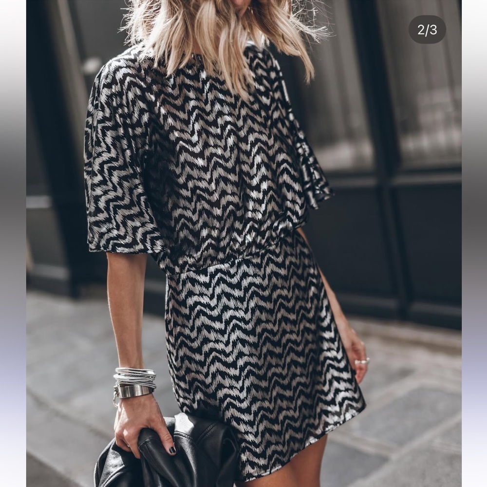 MIKUTA Short Metallic Dress Size Medium